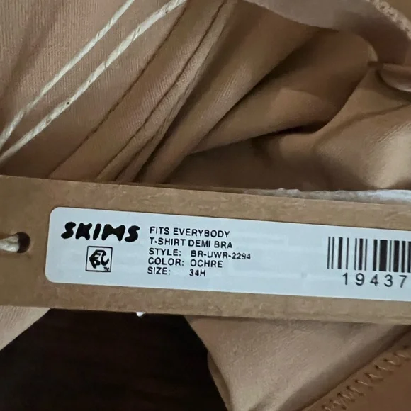 SKIMS Fits Everybody tshirt Underwire Bra - Picture 3 of 3